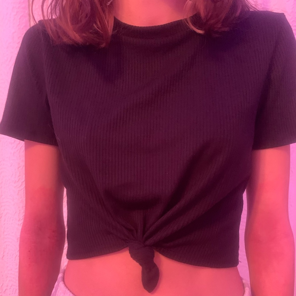 BLACK CROPPED T SHIRT